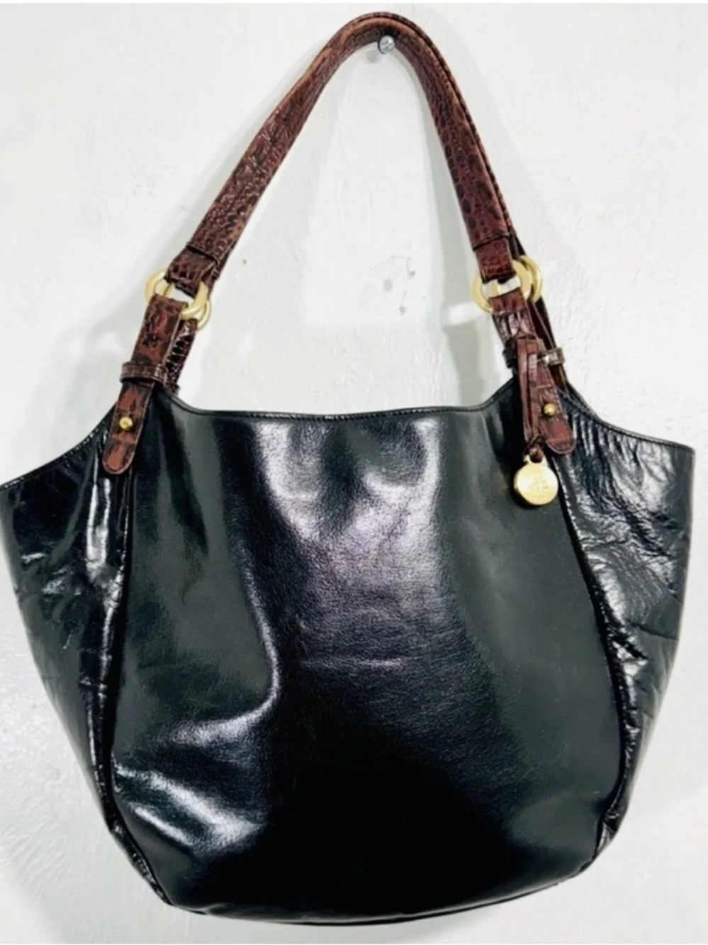 Vtg.Brahmin Tuscan Classic Black Leather Shoulder Bag with Croc Embossed Handles